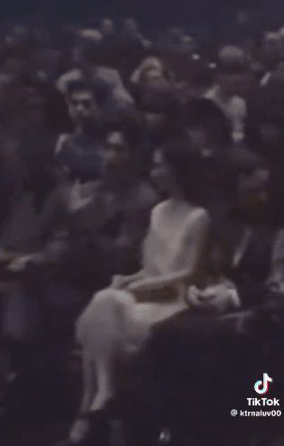 อีแจอุค และ คาริน่า ระหว่างดูแฟชั่นโชว์ที่มิลาน