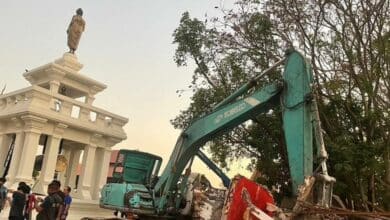 เมรถล่มทับคนงาน