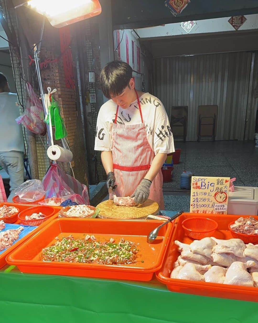 ดาราดังไร้งาน ชีวิตพลิกผัน ขายไก่ที่ตลาดสด คนแชร์จนไวรัล