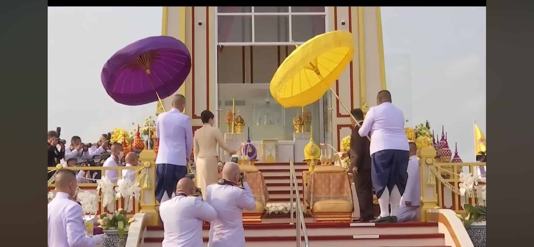 ในหลวง-พระราชินี เสด็จฯสักการะพระบรมสารีริกธาตุ