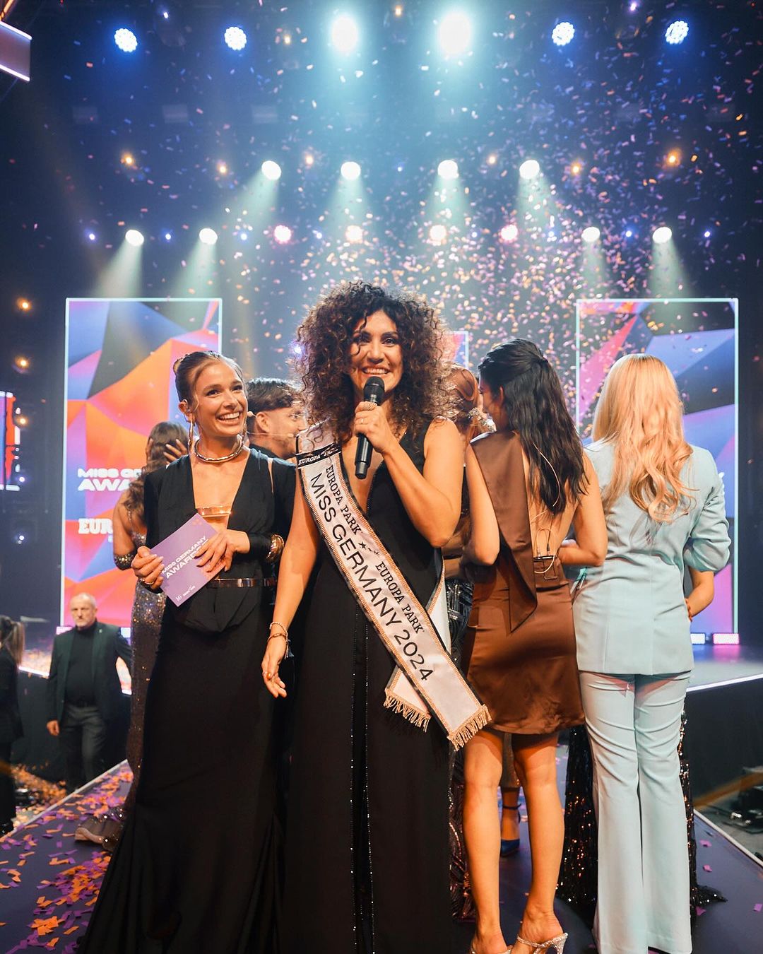 Apameh Schönauer บนเวทีการประกวด Miss Germany 2024