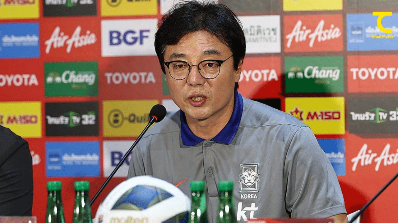 ฮวาง ซุน ฮง ผู้จัดทีมเกาหลีใต้