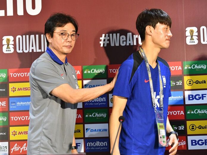 ฮวาง ซุน ฮง กับ อี แจ ซุง ในงานแถลงข่าว