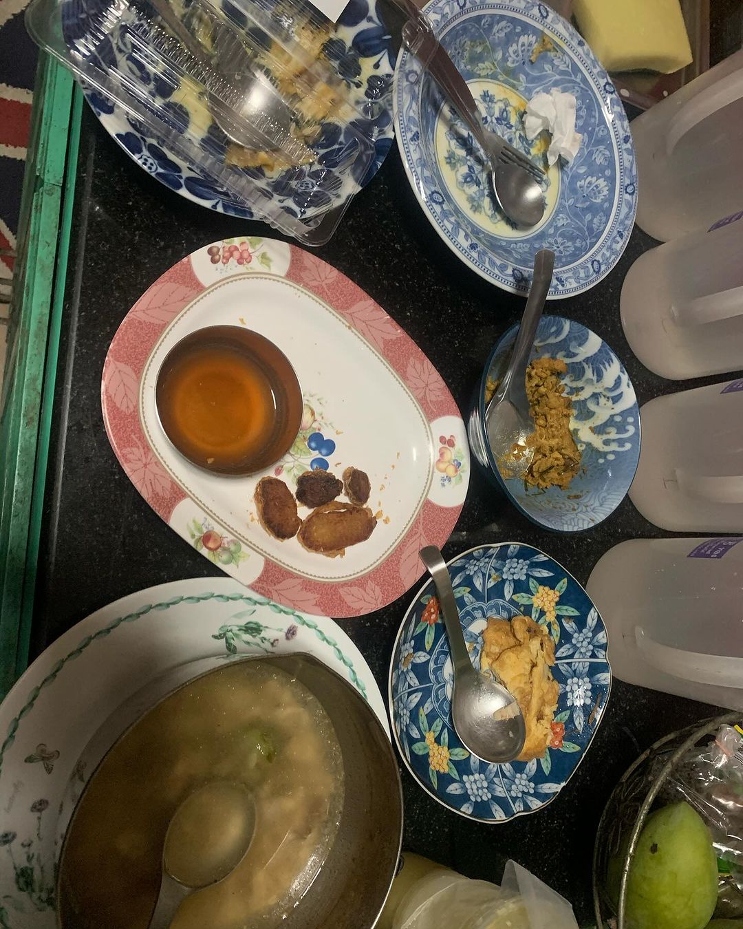 อาหารเหลือจากนาย ที่พลทหารต้องทนกินในทุกมื้อ