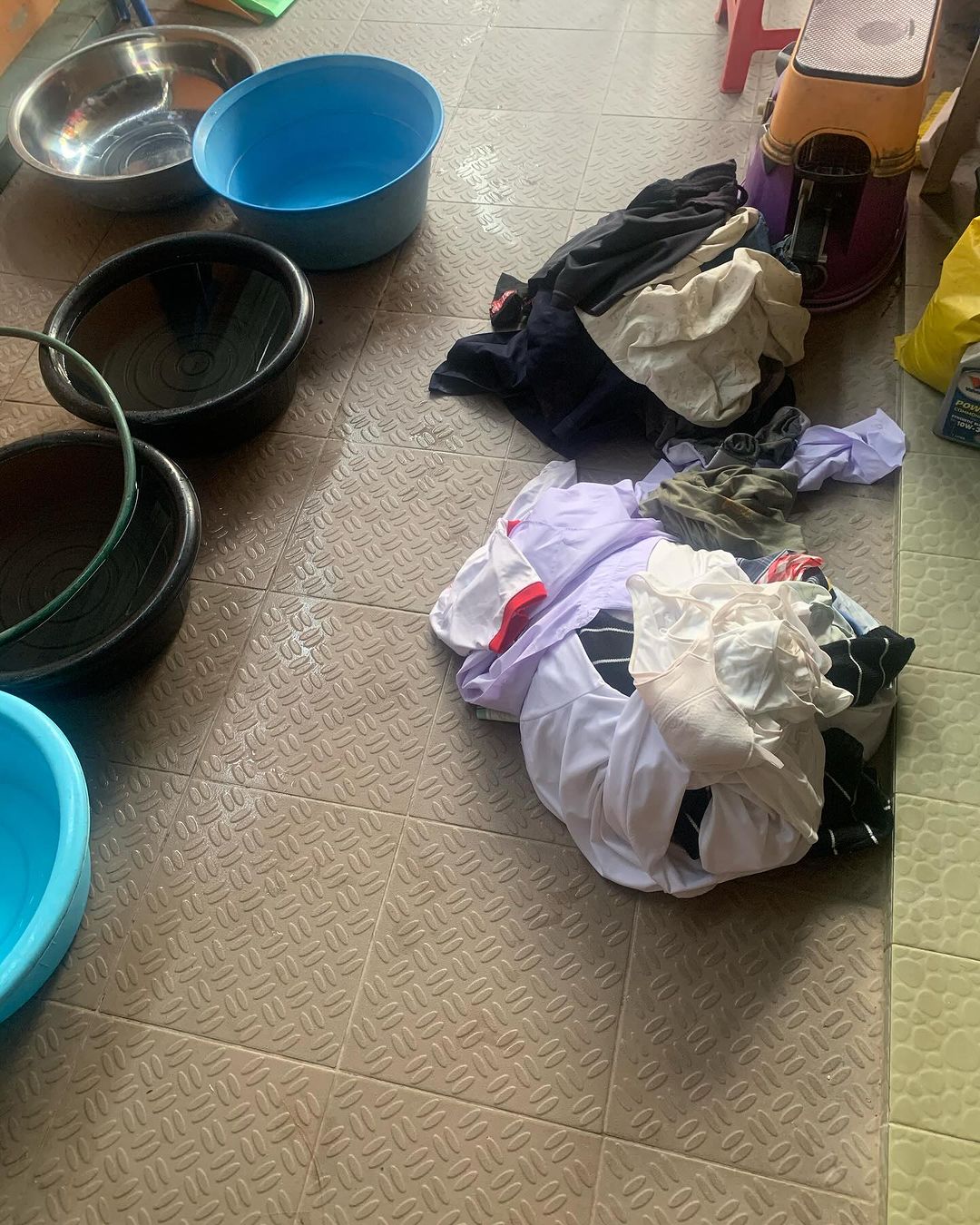 ทหารเกณฑ์ โดนบังคับ ซักเสื้อผ้าให้ทั้งครอบครัวนาย