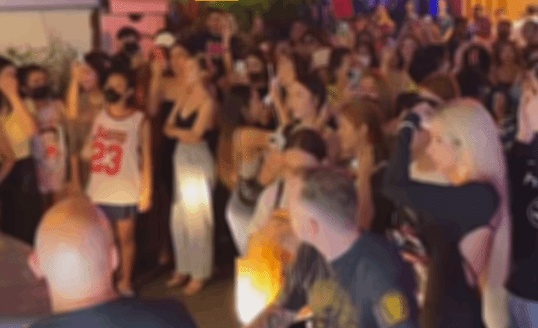 กะเทยไทยผ่านศึก