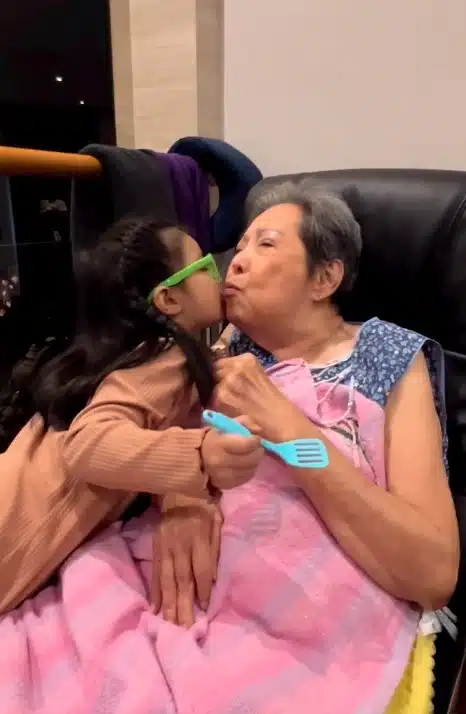 คุณแม่มยุรี หนุ่ม ศรราม