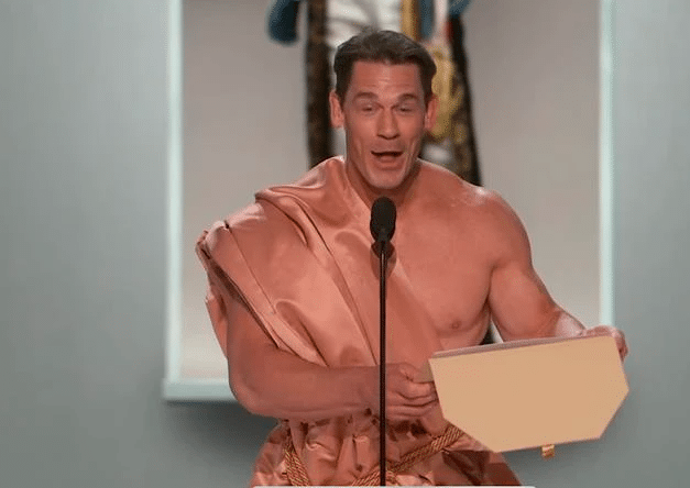 จอห์น ซีนา แก้ผ้าขึ้นเวทีออสการ์