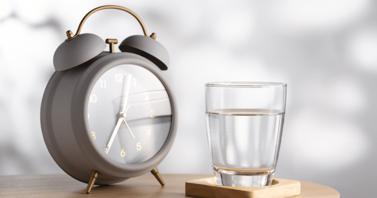 ดื่มน้ำตอนเช้า ก่อนแปรงฟัน ทำให้แบคทีเรียลงกระเพาะหรือไม่ หมอเฉลยแล้ว