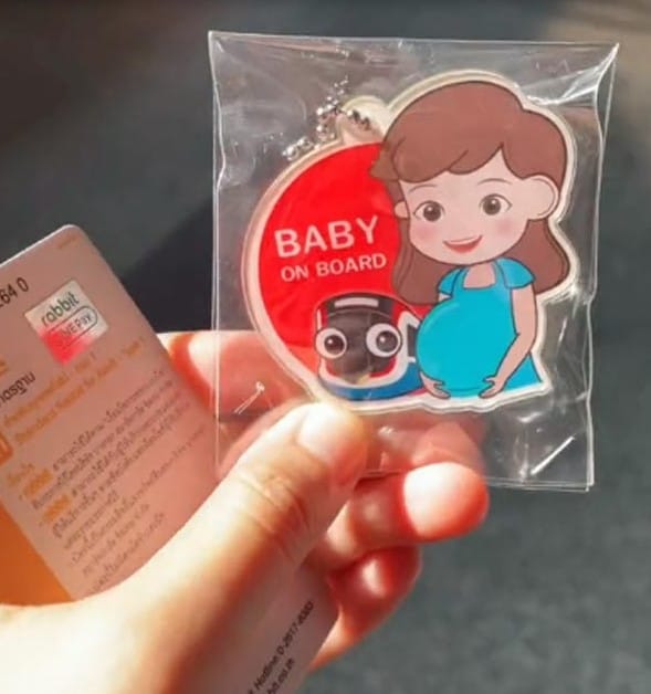 ติดเข็มกลัดคนท้อง แต่ไม่มีใครลุกให้บน bts