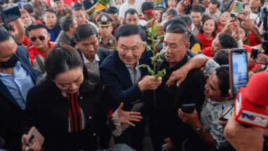 ทักษิณ เยี่ยมเพื่อไทย