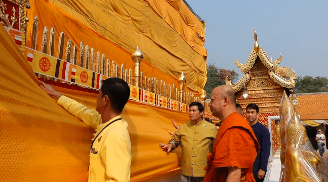 ท่านอ้น ร่วมห่มผ้า พระธาตุดอยสุเทพ