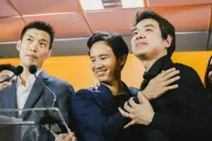 ธนาธร พิธา ปิยบุตร