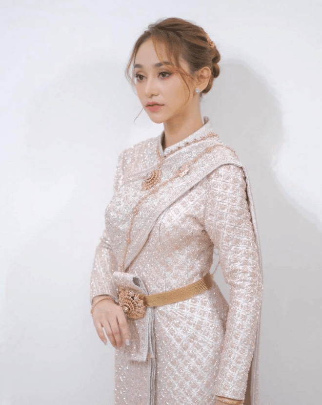 นุ่น ดำดง ลบเครื่องสำอาง