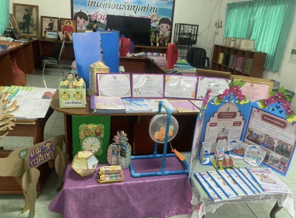 ผอ. ไม่พอใจ ครูสาวนั่งเก้าอี้