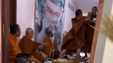 พระต่อยกัน