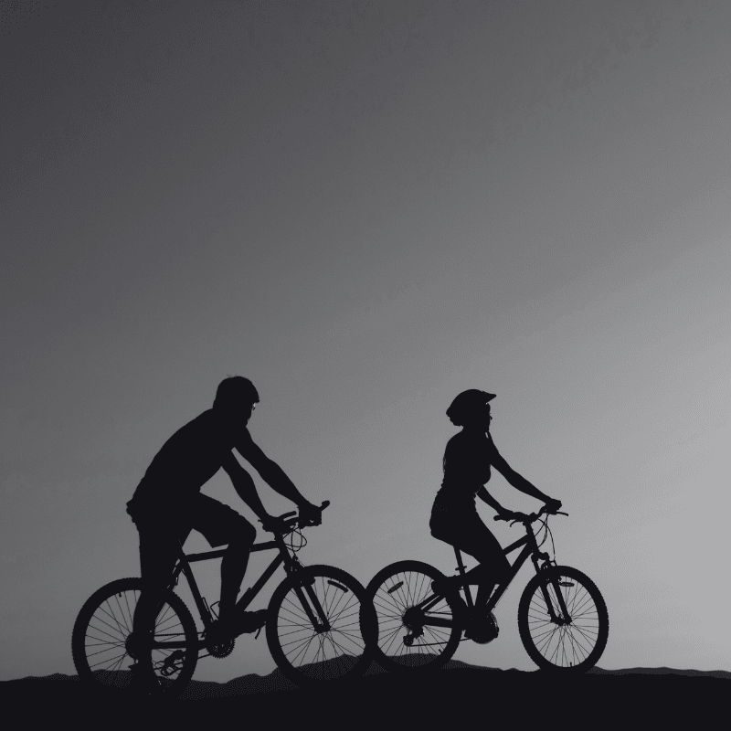 พุ่งชนกลุ่มนักปั่น