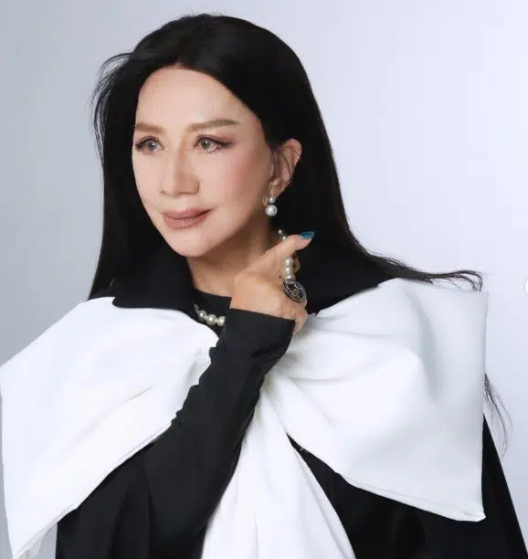 อมรา อัศวนนท์ ดึงหน้า