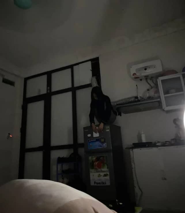 ภาพสุดหลอน รูมเมทนั่งบนตู้เย็นกลางดึก