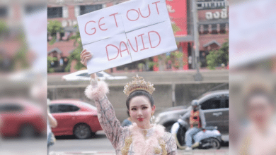 มิสแกรนด์ภูเก็ต 2024 ชูป้ายไล่เดวิด ทำร้ายหมอ