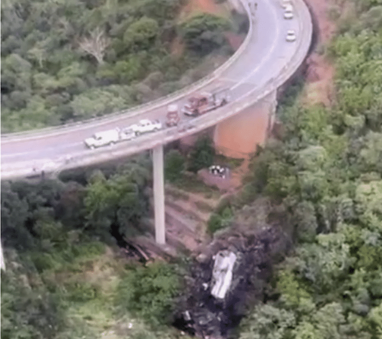 รถบัสตกสะพาน ดับ 45 ศพ