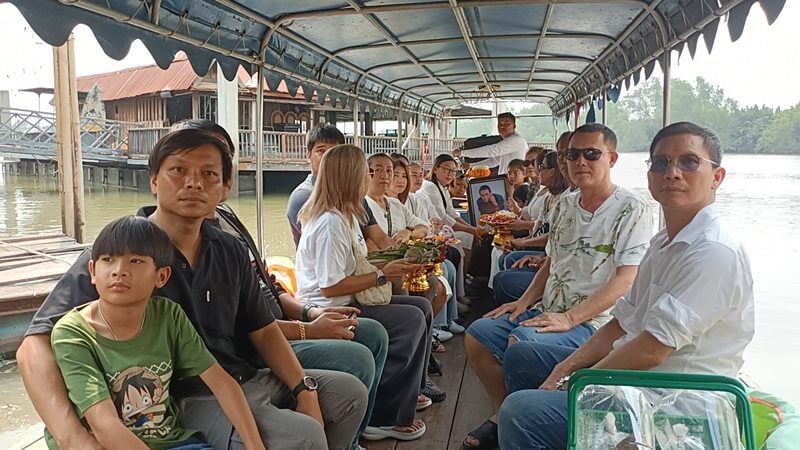 ลอยอังคาร เมฆ วินัย ไกรบุตร