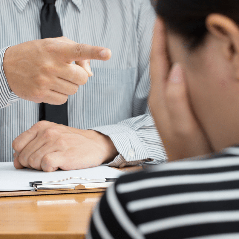 สาวออฟฟิศถูกเจ้านายกลั่นแกล้งแบบไร้สาเหตุ