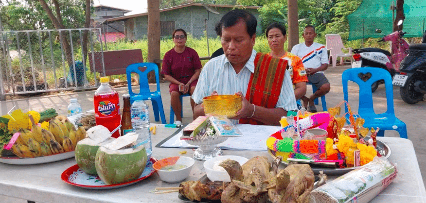 อดีตผู้ใหญ่บ้าน จุดธูปขอเลขเด็ด ศาลตายาย