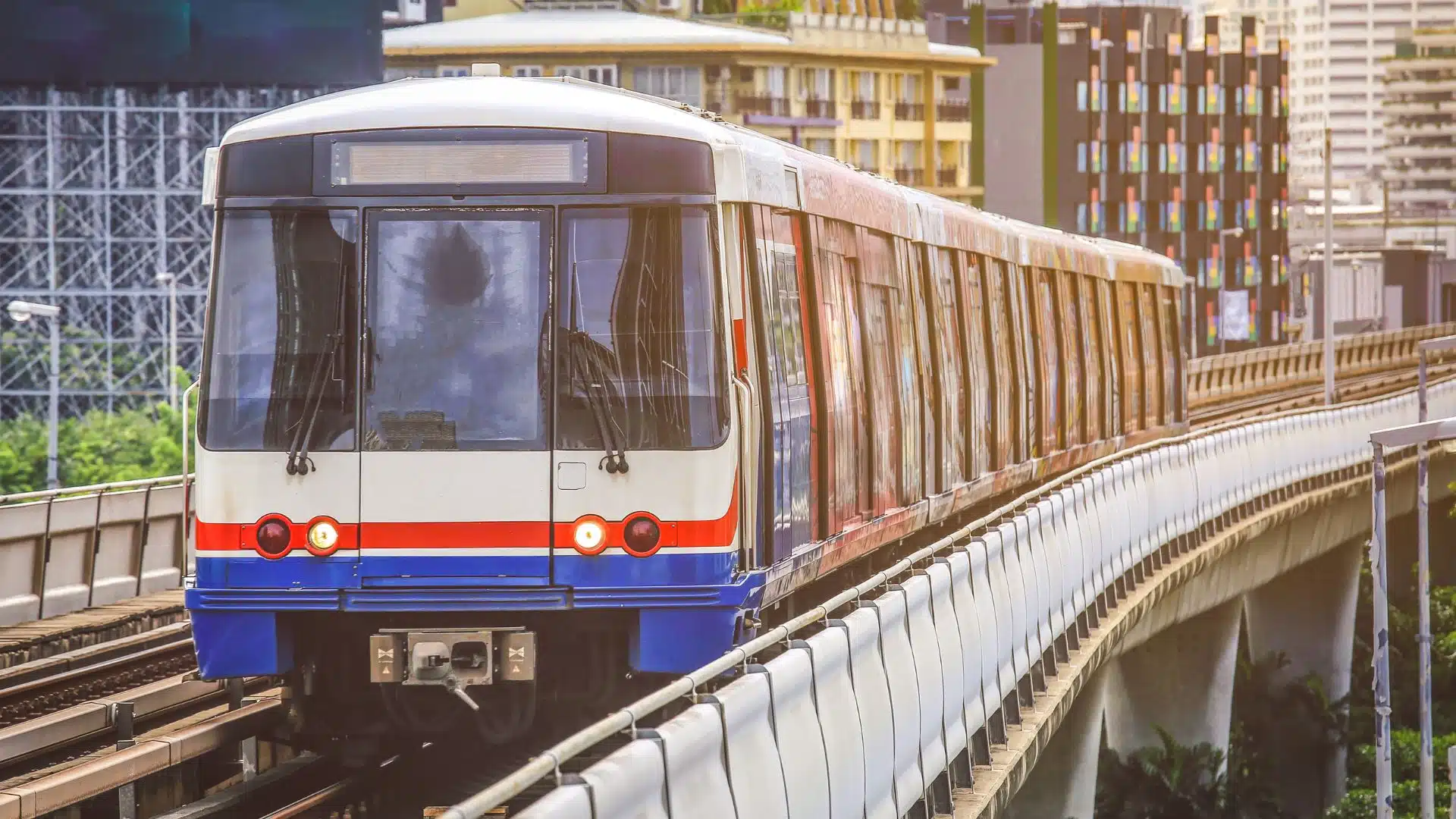 เงินเดือนพนักงานบีทีเอส