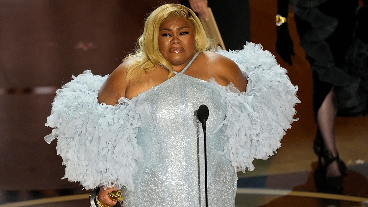 เดไวน์ จอย แรนดอล์ฟ จากผลงานเรื่อง The Holdovers 🏆