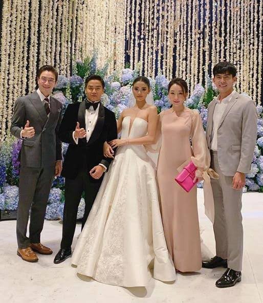 โยเกิร์ตเอนหลังถ่ายรูปพีเค