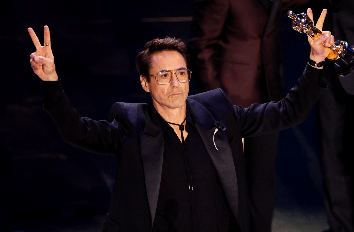 โรเบิร์ต ดาวนีย์ จูเนียร์ จากผลงานเรื่อง Oppenheimer 🏆