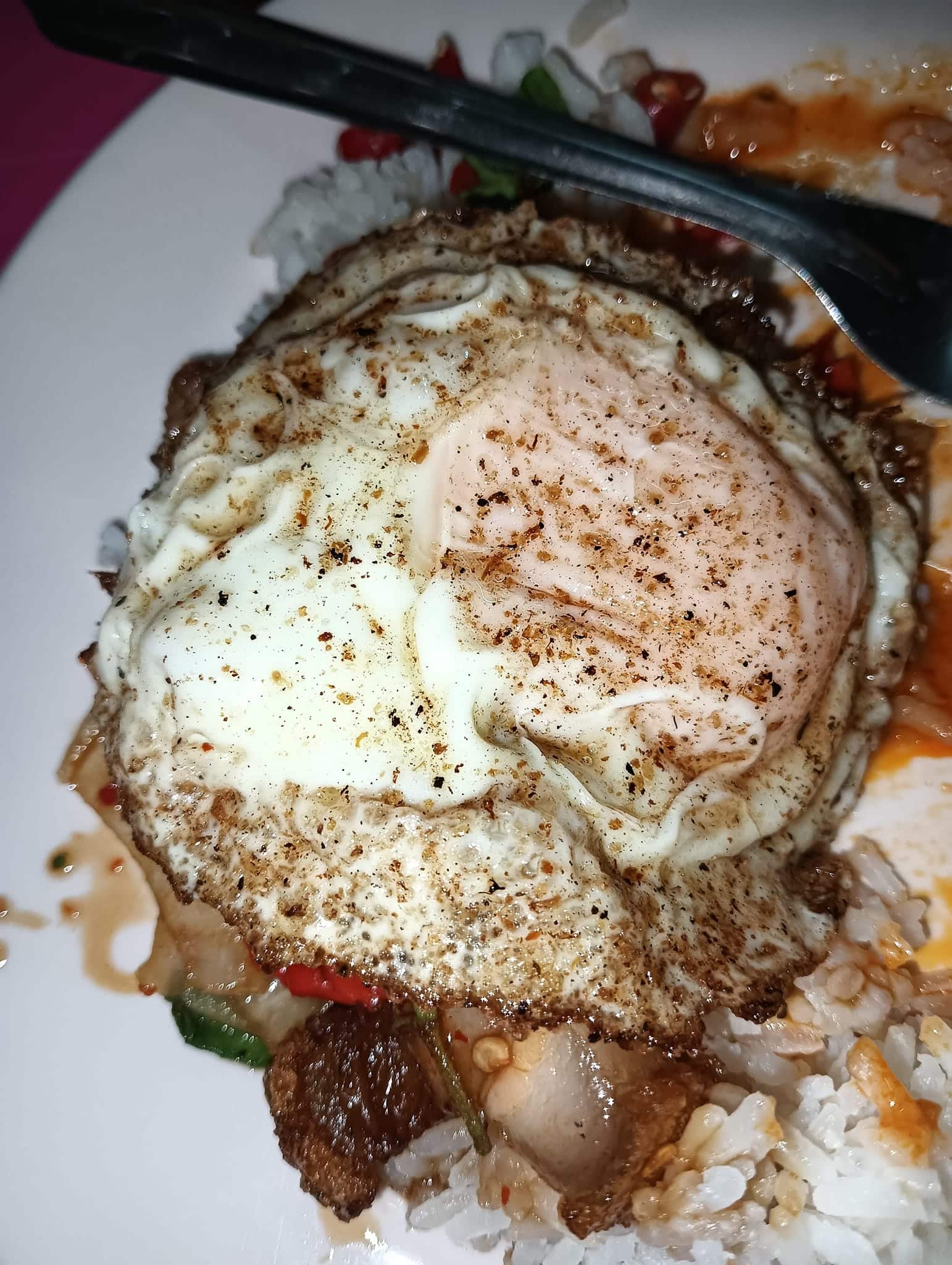 สาวโพสต์ ร้านใช้น้ำมันเก่าทอดไข่ดาว