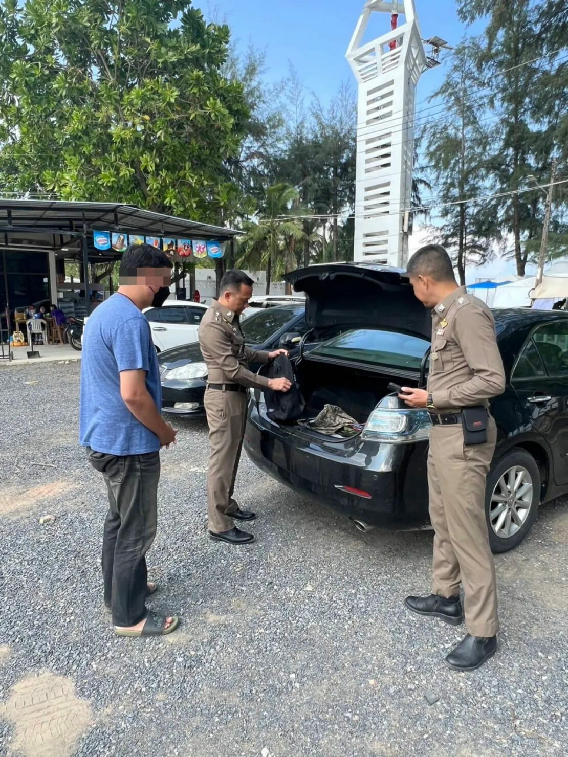 นายประสพโชค เข้ามอบตัว