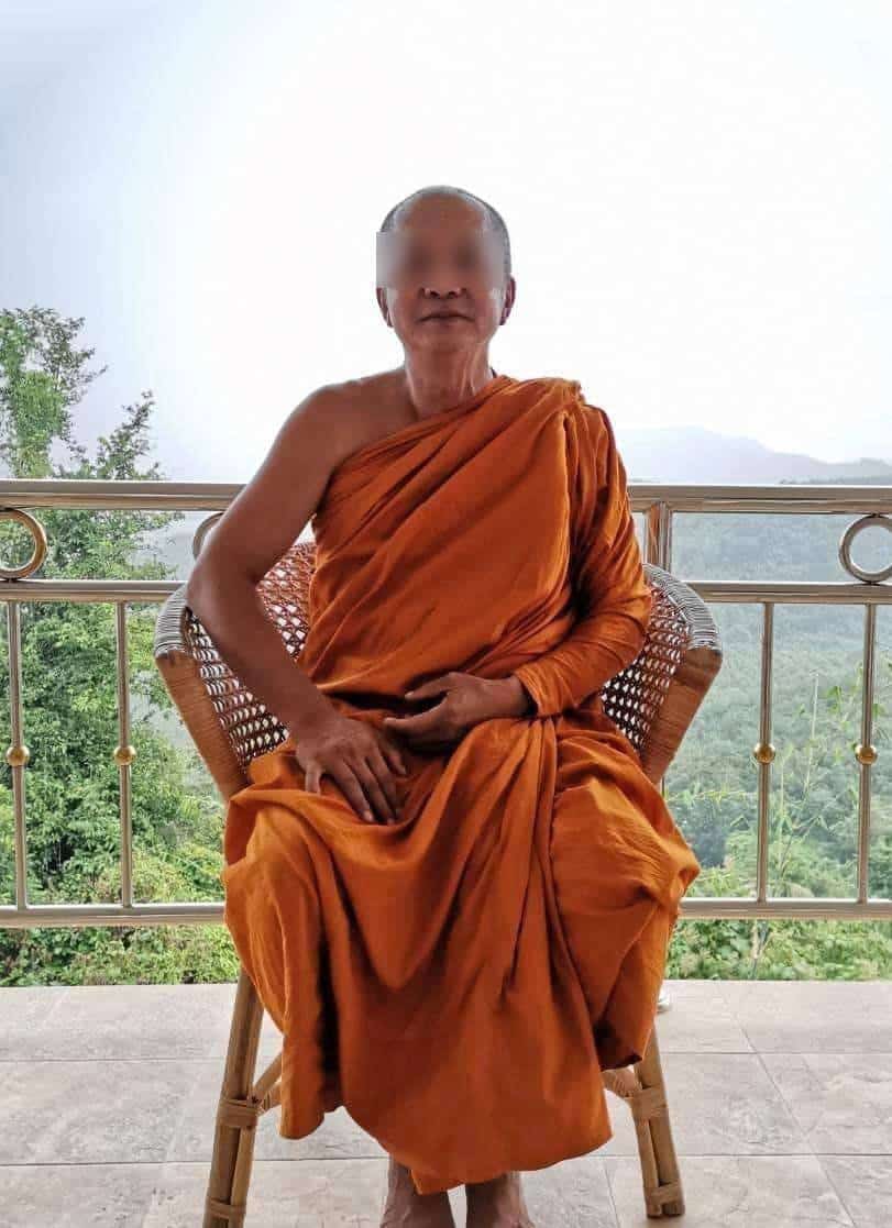 พระที่เป็นข่าวกราบอาจารย์น้องไนซ์ เด็ก 8 ขวบ