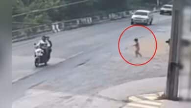 คลิปเด็กวิ่งตัดหน้ารถ