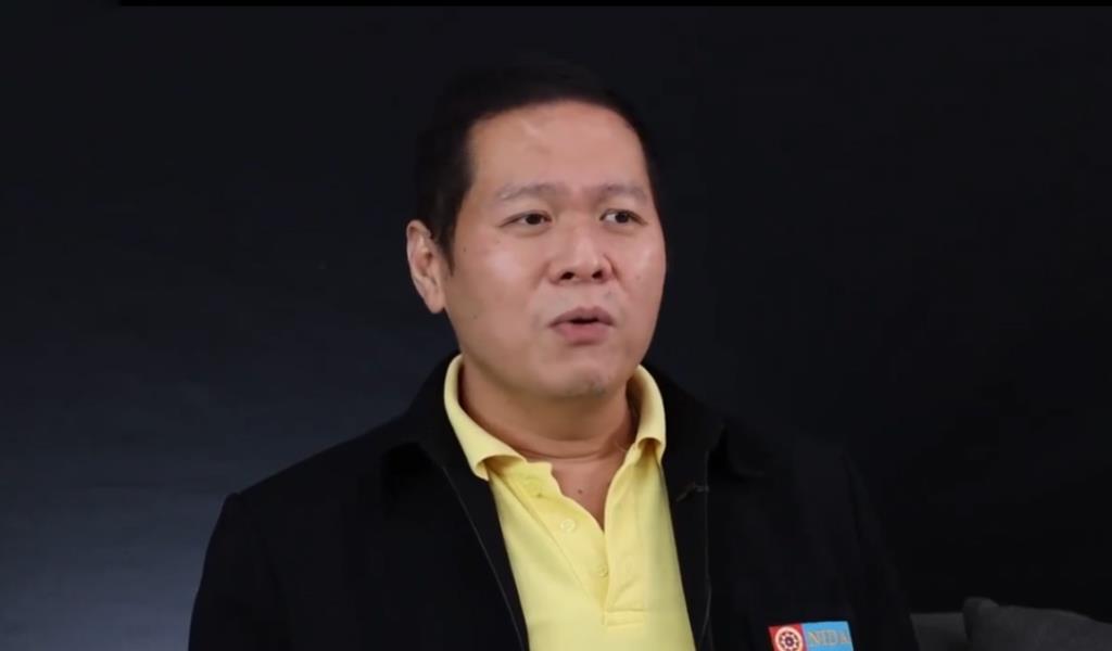 ดร.อานนท์ ศักดิ์วรวิชญ์ โพสต์ตำหนิจุฬา อัญเชิญพระเกี้ยวบนหลังคารถกอล์ฟ