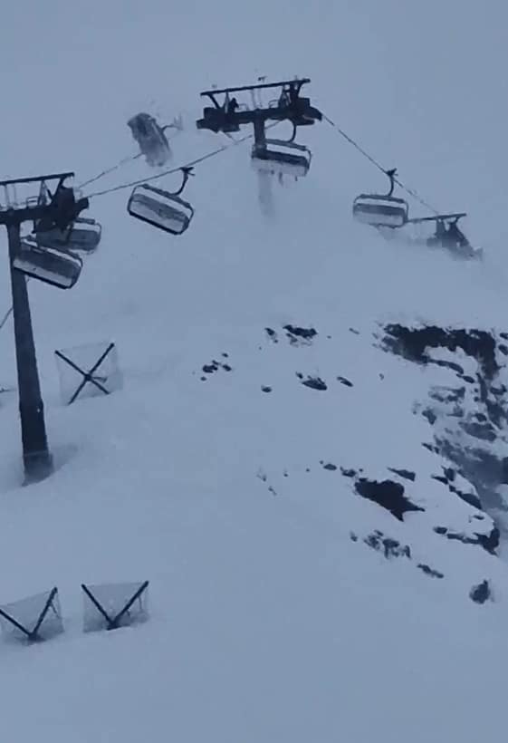 นักสกีหวิดดับ เพราะกระเช้าลอยฟ้าถูกลมพัดแรง