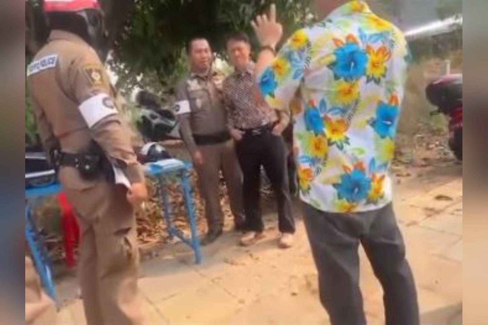 นายอำเภอยางชุมน้อย มีเรื่องกับด่านตรวจ