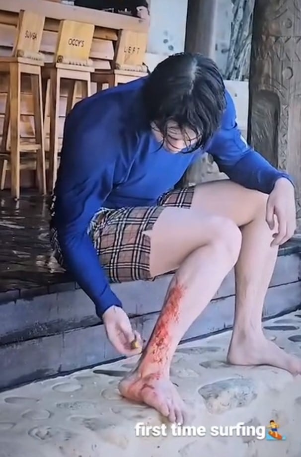 ไบร์ท-วชิรวิชญ์ เล่นเซิร์ฟ