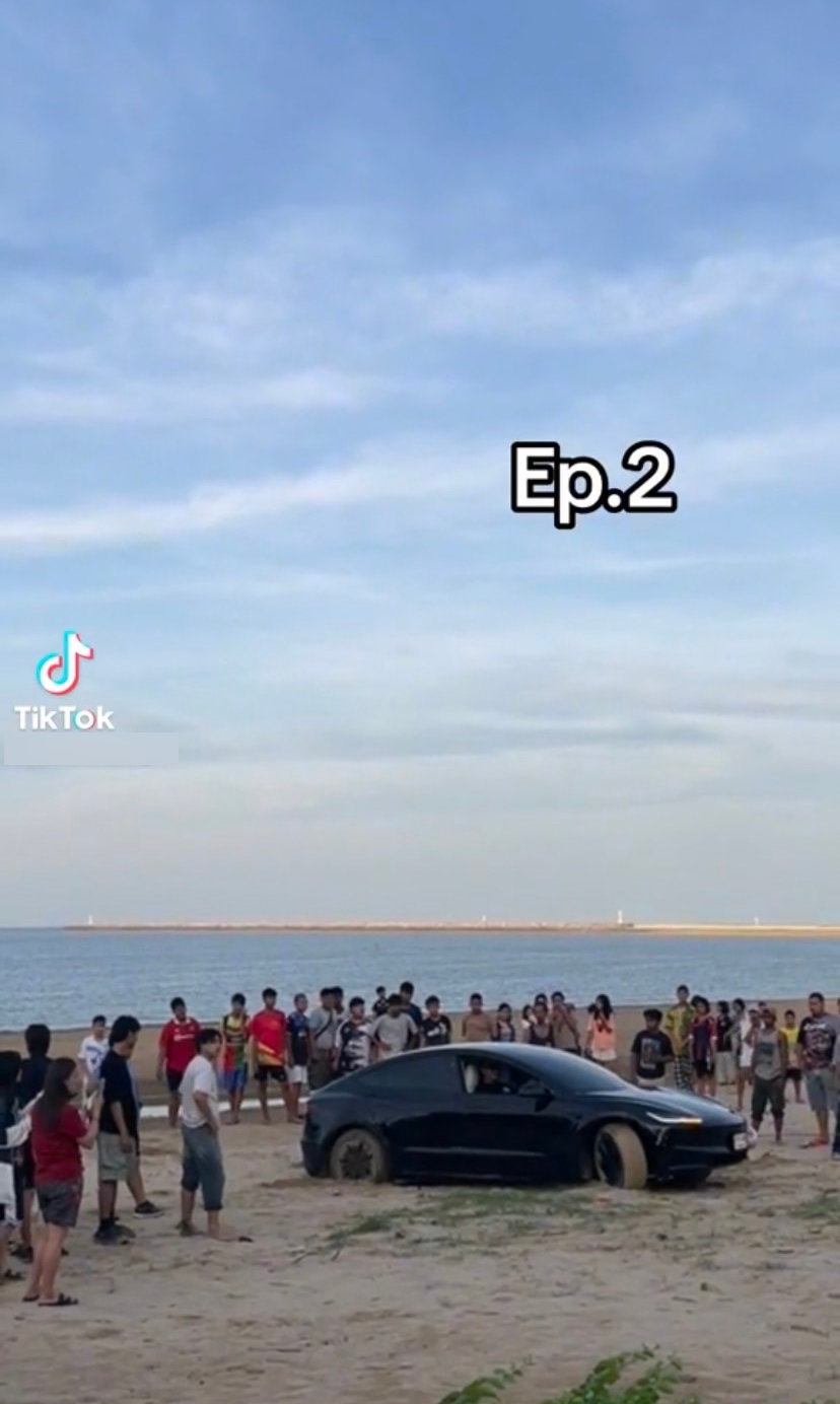 สไปร์ทSPD ขับรถเทสล่าลงทะเล