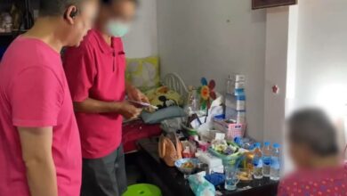 ลุงทองสุข โชเฟอร์แท็กซี่ขโมยของ เลี้ยงเมียติดตเียง