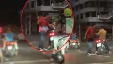 ถือมีดกลางสี่แยก เด็กช่าง