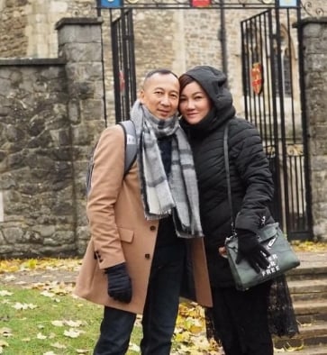 บิ๊กต่อ และ มาดามกุ๊กไก่ ภรรยา