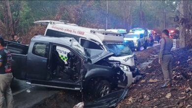 รถพยาบาลชนกับรถกระบะ