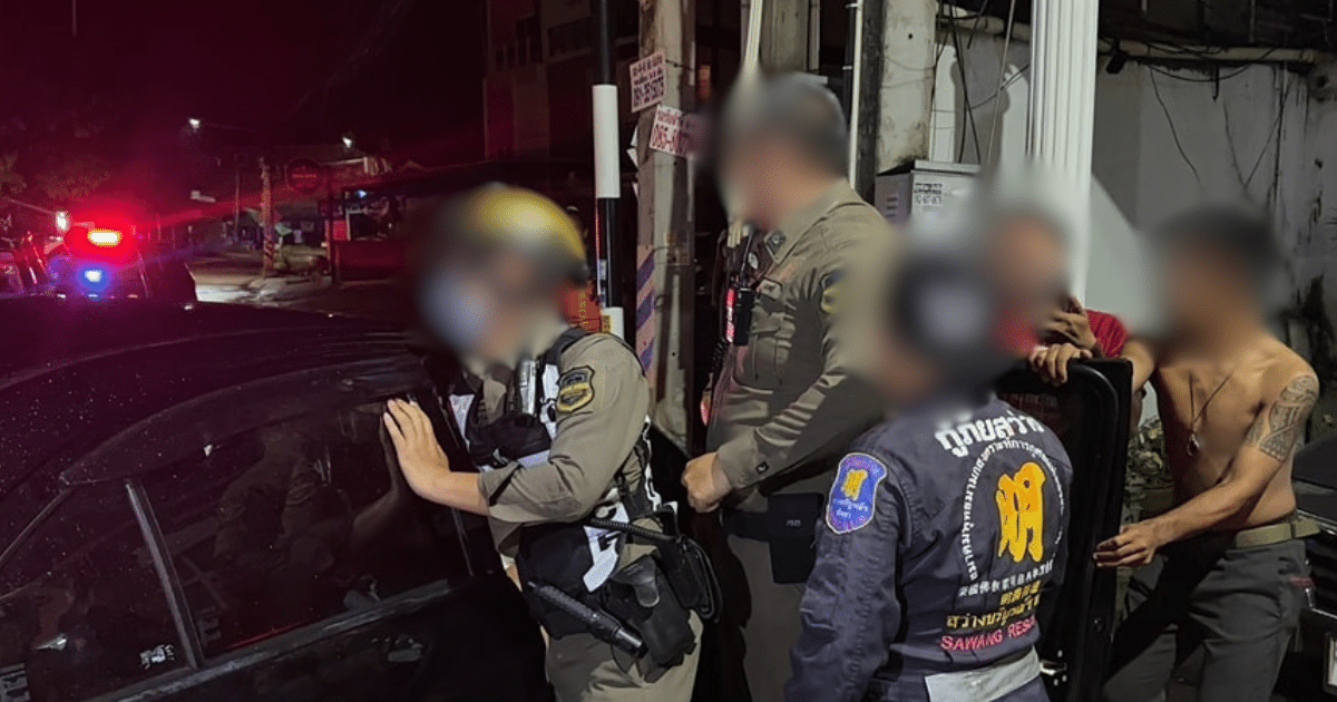 หนุ่มฮ่องกง พี้กัญชา ซิ่งเก๋งชนเสาไฟฟ้า พัทยา พ.ค. 67