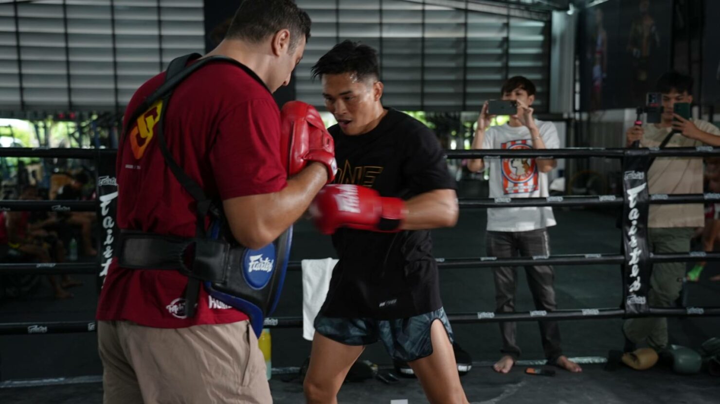 เพชรทนง ONE ลุมพินี 68