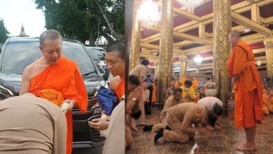เจ้าคุณสุรชัย เดินทางถึงวัดพระศรีรัตนมหาธาตุ