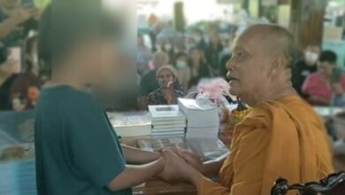 รูปน้องไนซ์ นมัสการพระพยอม