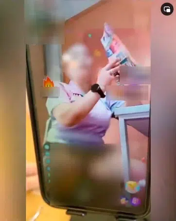 ครูไลฟฟ์นั่งอ้าขาโชว์หวิว ขณะสอนนักเรียน-3